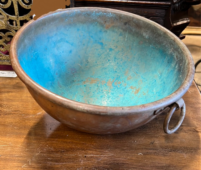 ROUND COPPER WITH BLUE BOWL