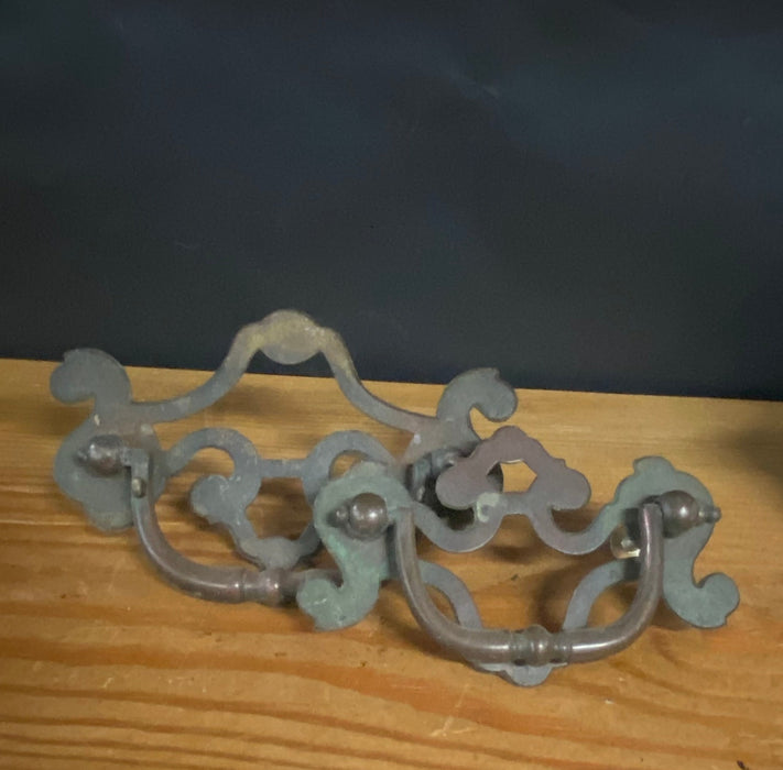SET OF 6 QUEEN ANNE BRASS DRAWER PULL