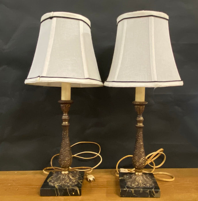 PAIR OF LITTLE LAMPS WITH BLACK MARBLE BASE