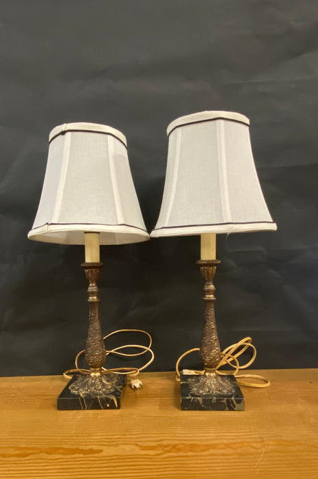 PAIR OF LITTLE LAMPS WITH BLACK MARBLE BASE