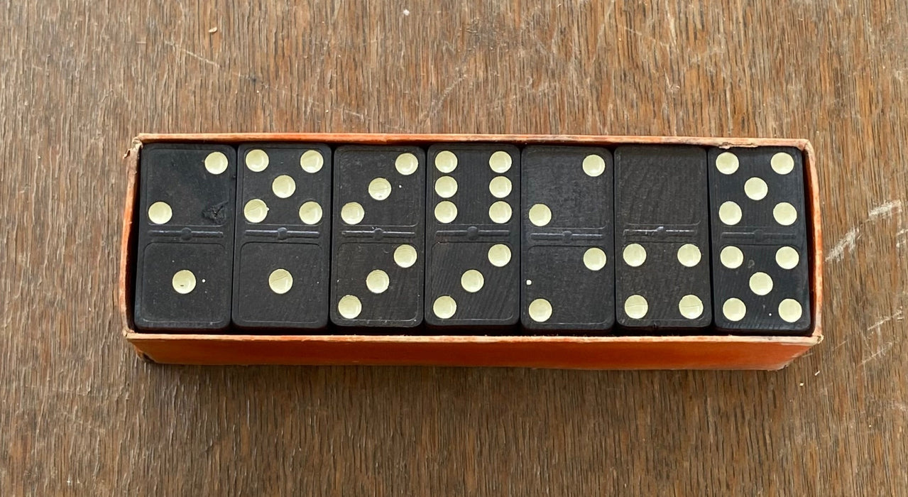 VINTAGE MAGNA DOMINOES