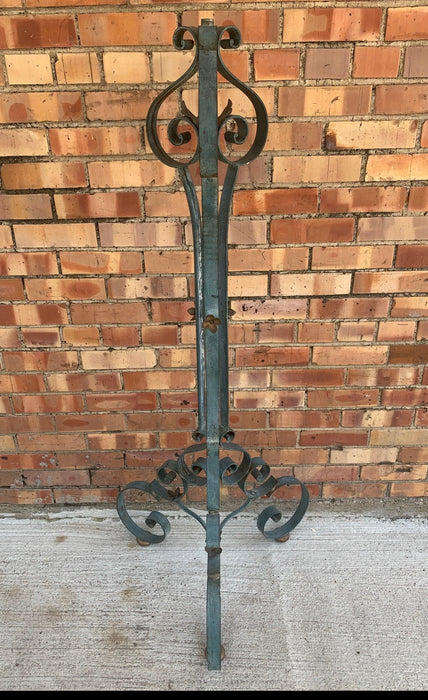 GREEN METAL LAMP STAND