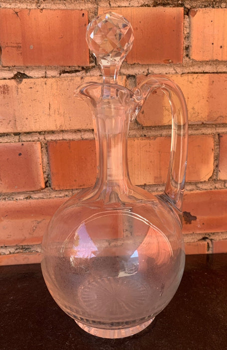 PITCHER STYLE DECANTER WITH STOPPER