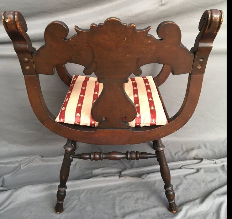 1910 MAHOGANY SAVANAROLA MUSIC CHAIR WITH FACE CARVED IN BACK