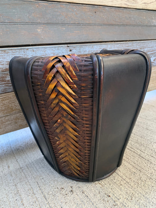 LEATHER AND WICKER WASTE BIN