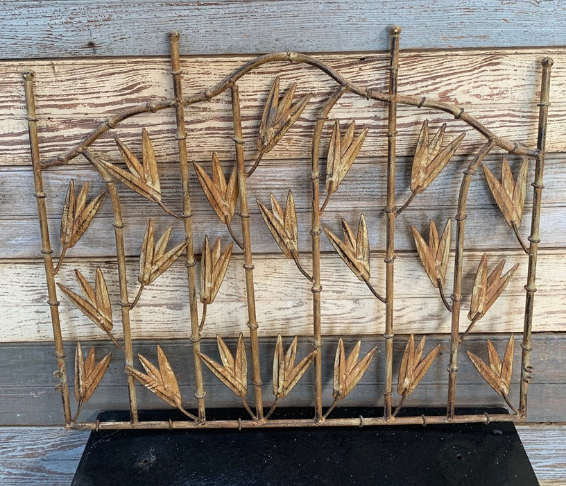 METAL BAMBOO WALL HANGING