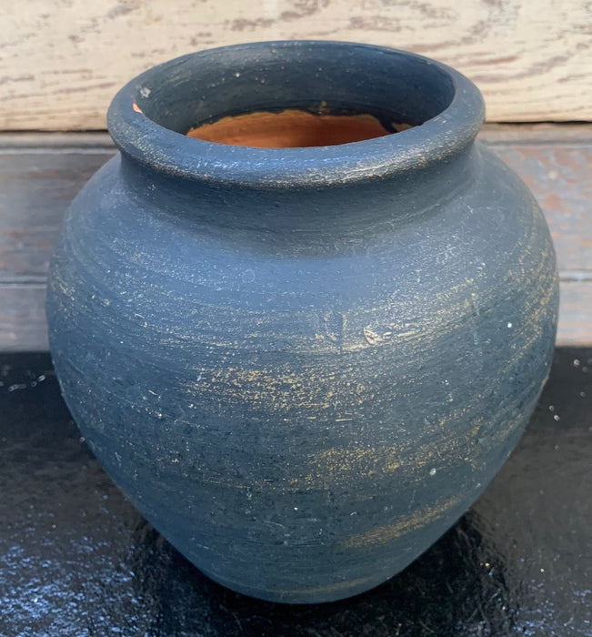 SLATE POTTERY VASE WITH GOLD ACCENTS