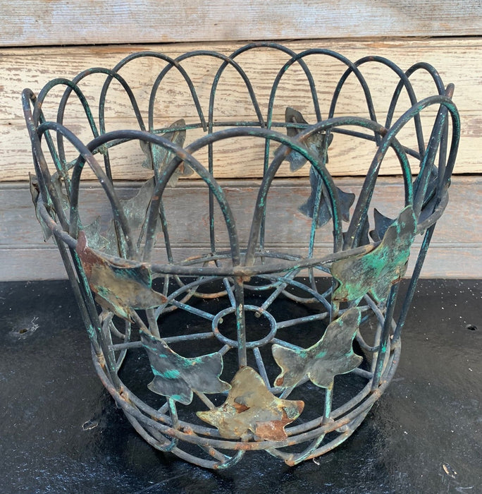 METAL IVY DESIGN PLANTER BASKET