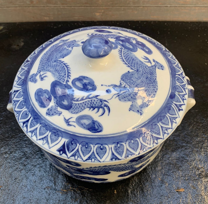 DRAGON BLUE AND WHITE CHINESE COVERED POT