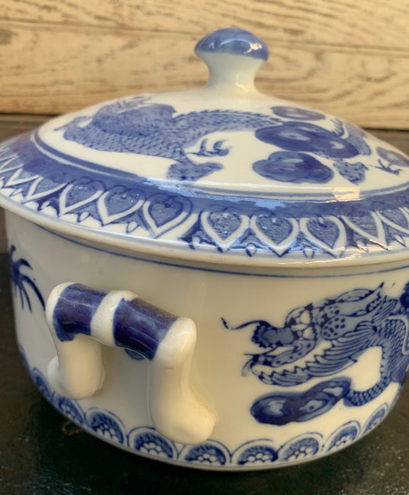 DRAGON BLUE AND WHITE CHINESE COVERED POT