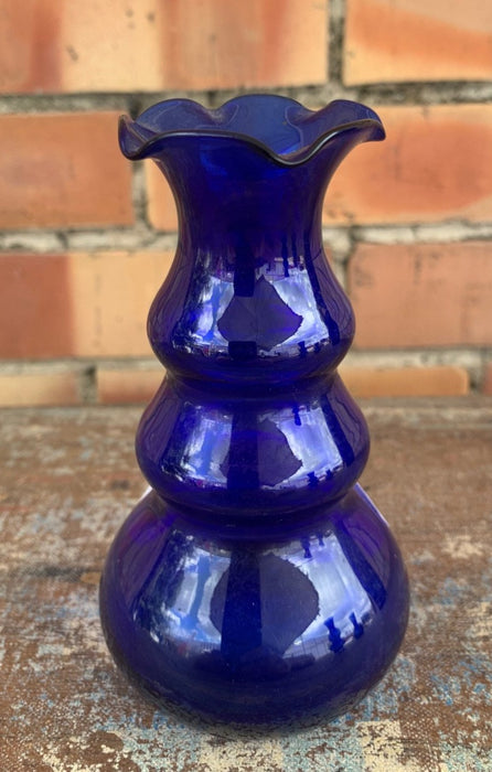 SMALL BULBOUS SHAPED COBALT VASE