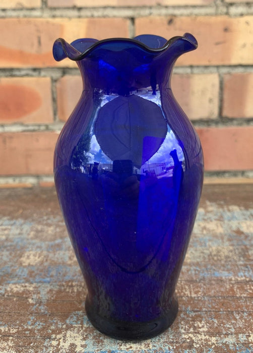 SMALL RUFFLED EDGE COBALT VASE