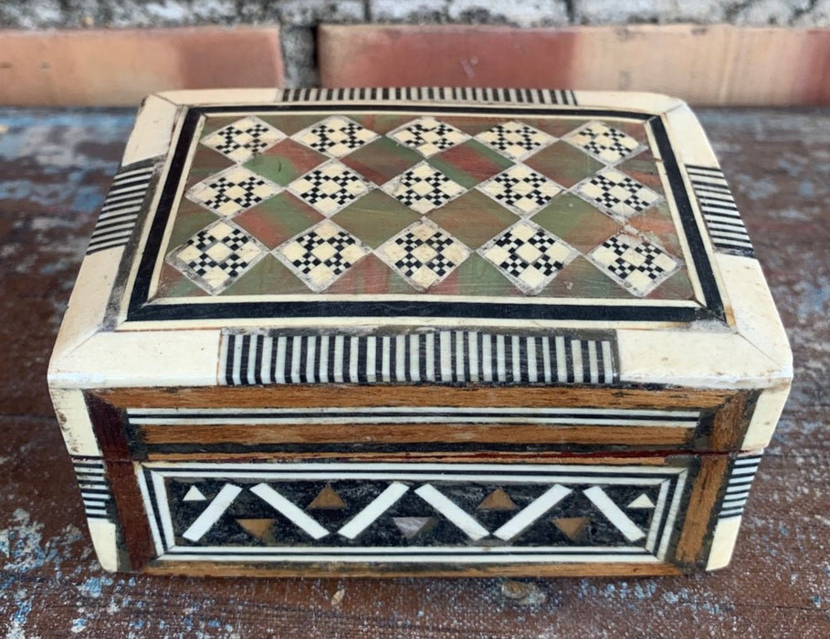 MIDDLE EASTERN INLAID BOX WITH BONE