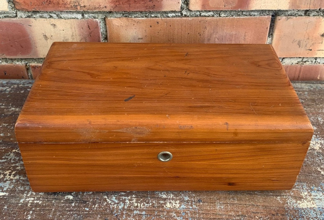 SMOOTH CEDAR TRINKET LANE BOX