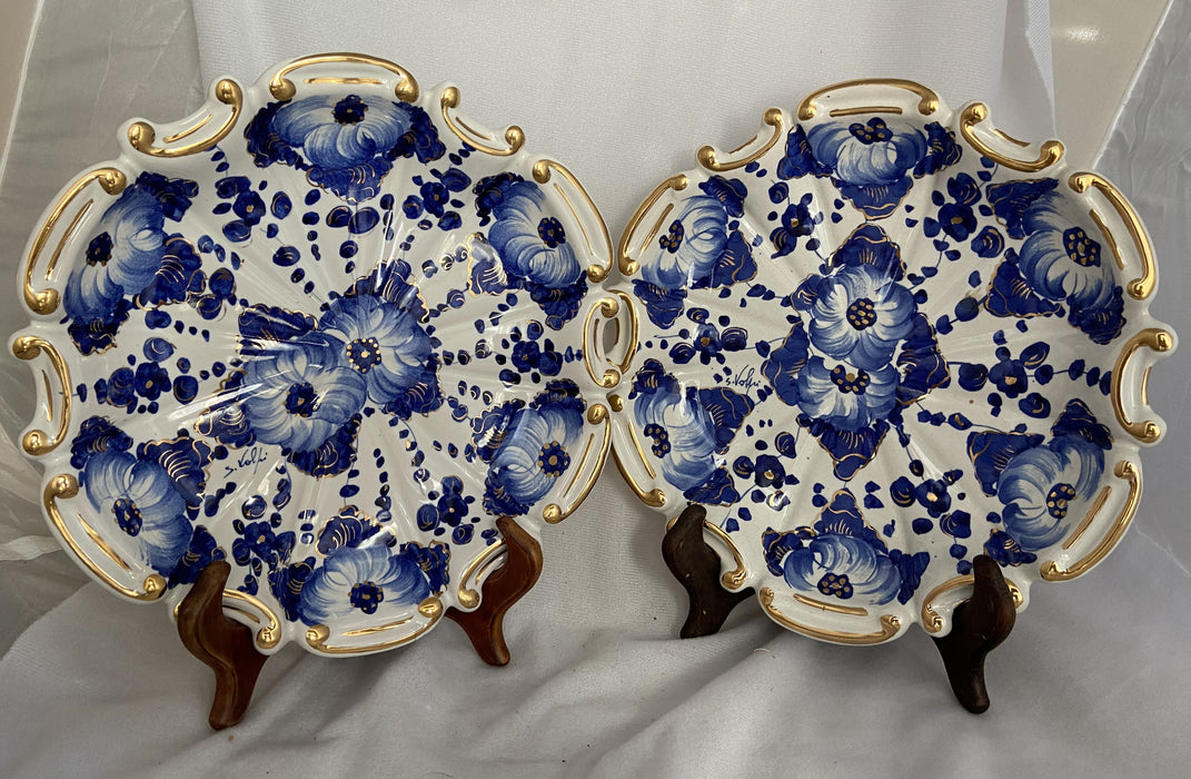 SET OF 2 ITALIAN PLATES WITH BLUE AND GOLD FLOWERS