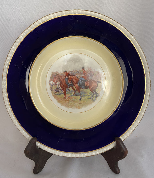 SET OF 8 ENGLISH AMBASSADOR WARE PLATES WITH HUNT SCENE