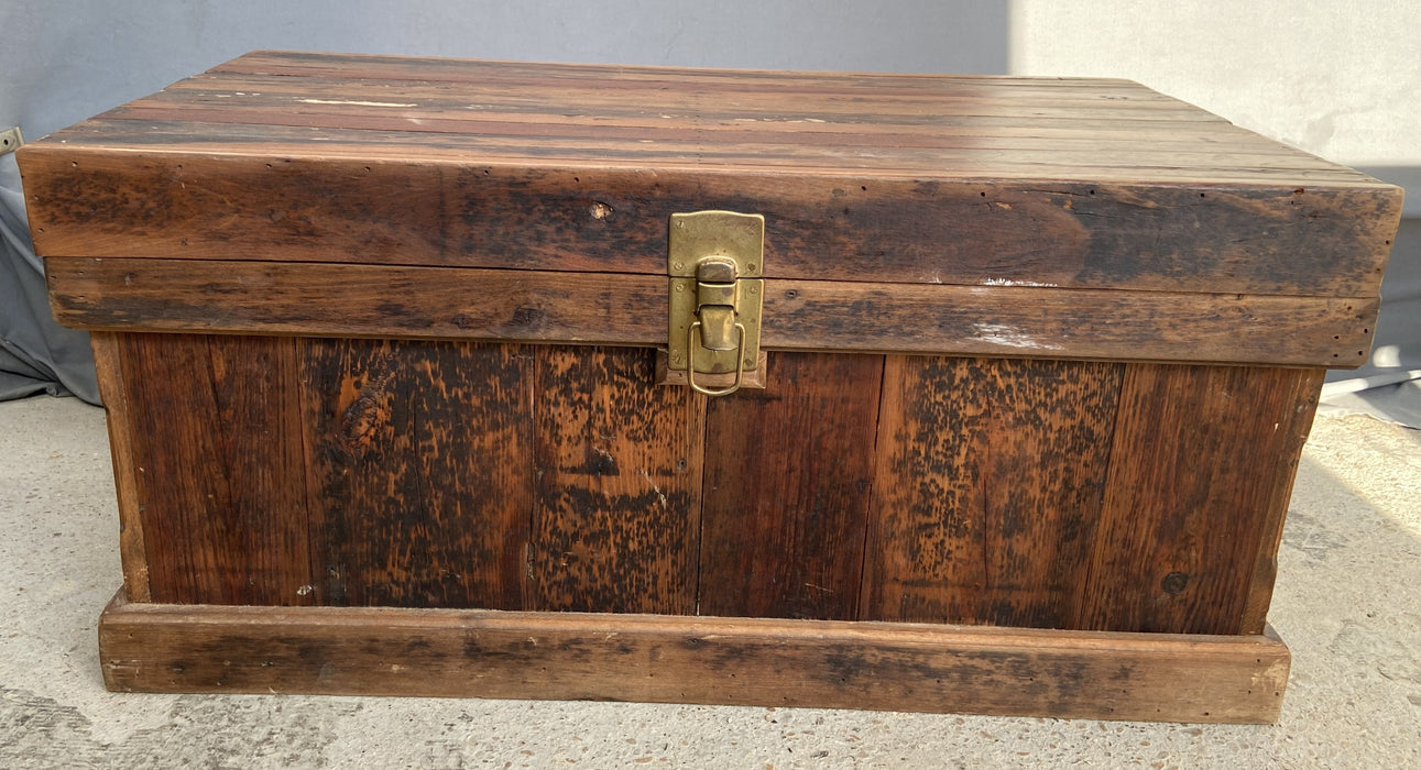 RUSTIC WOOD TRUNK WITH ROPE HANDLES