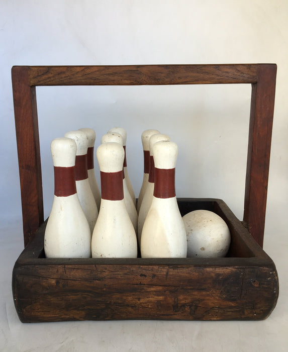 VINTAGE WOOD 9 PIN BOWLING SET IN WOOD CRATE