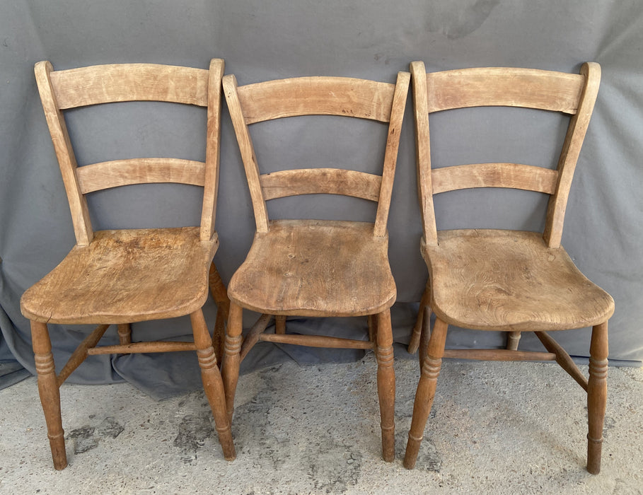 PAIR OF EARLY 19TH CENTURY CHAIRS WITH SINGLE BOARD SEATS