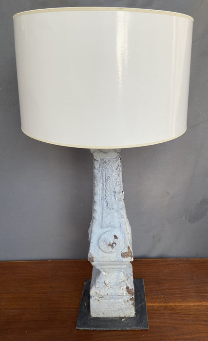 GREY PAINTED CONCRETE LAMP ON METAL BASE