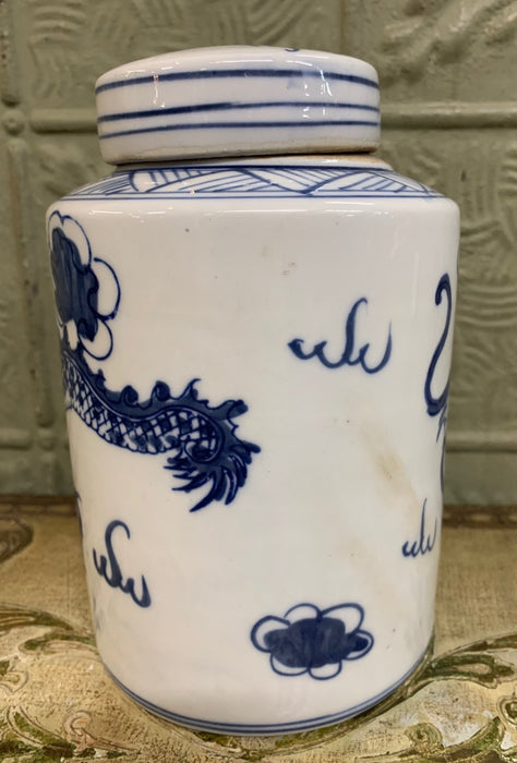 BLUE AND WHITE CHINESE GINGER JAR WITH DRAGON DESIGN