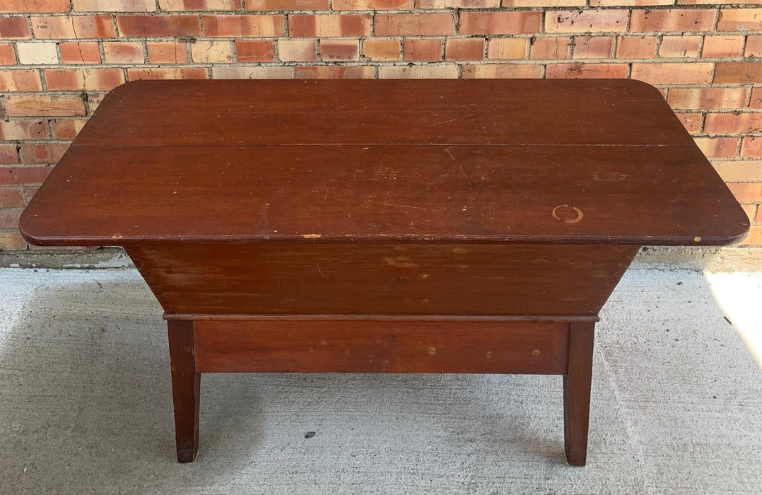 EARLY AMERICAN DOVETAILED DOUGH BOX