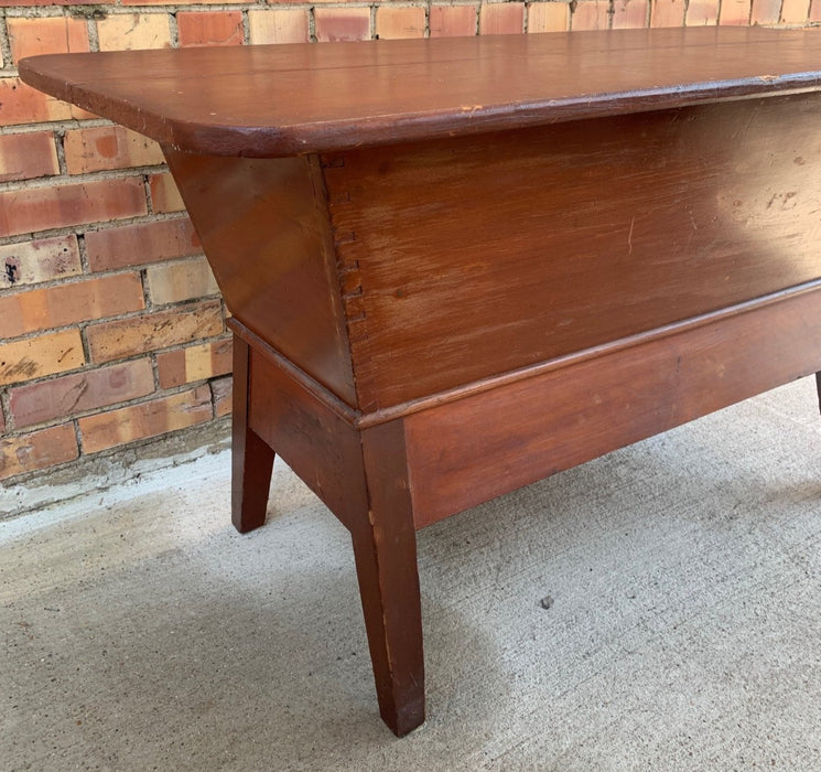 EARLY AMERICAN DOVETAILED DOUGH BOX