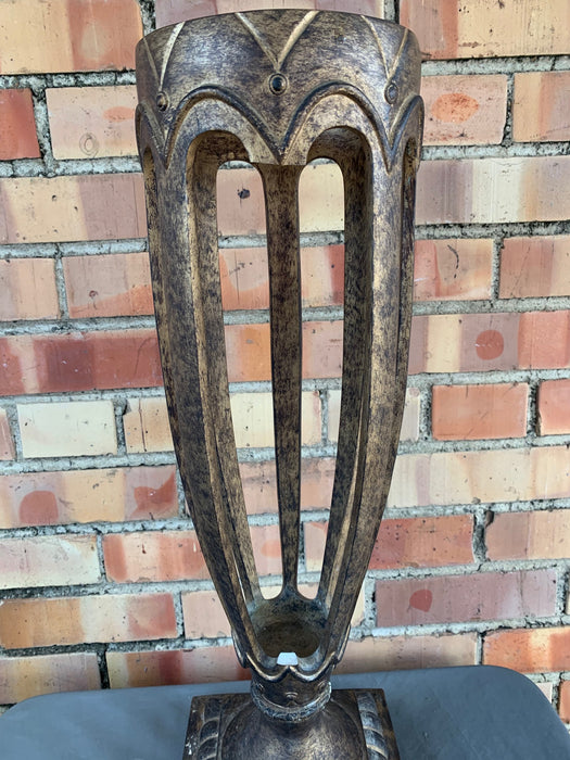 RESIN VASE HOLDER - AS FOUND