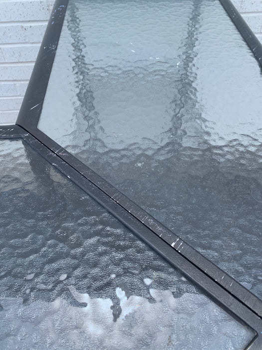 CORNER METAL BAR