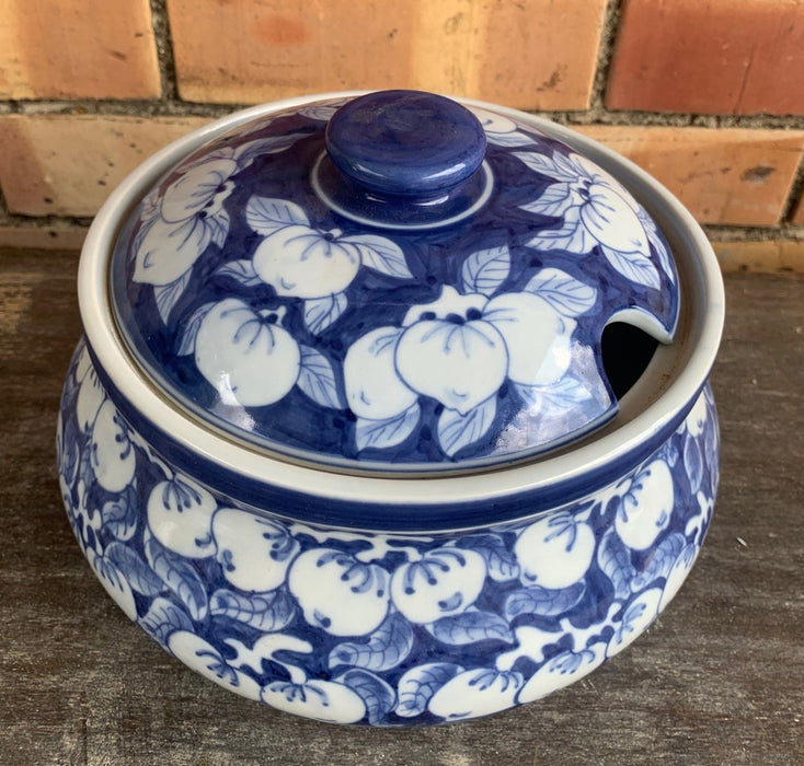 BLUE AND WHITE ROUND TUREEN