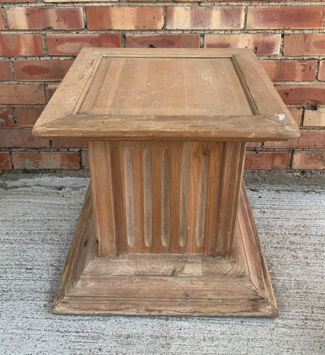 PINE LOW FLUTED PEDESTAL