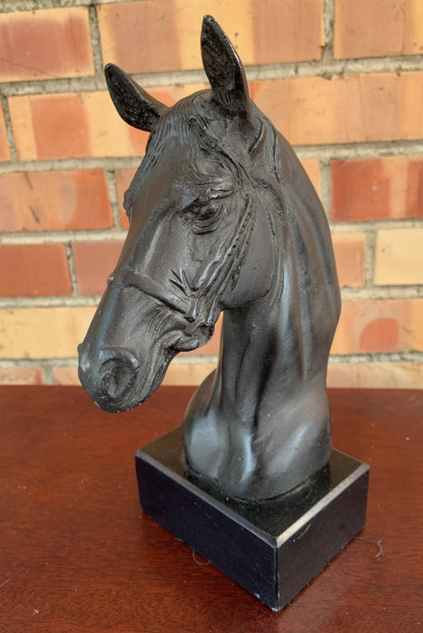 CHAULK BLACK HORSE HEAD
