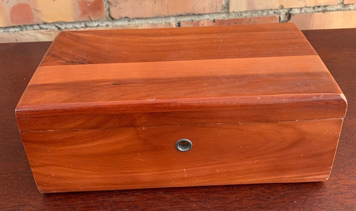 SMALL CEDAR BOX