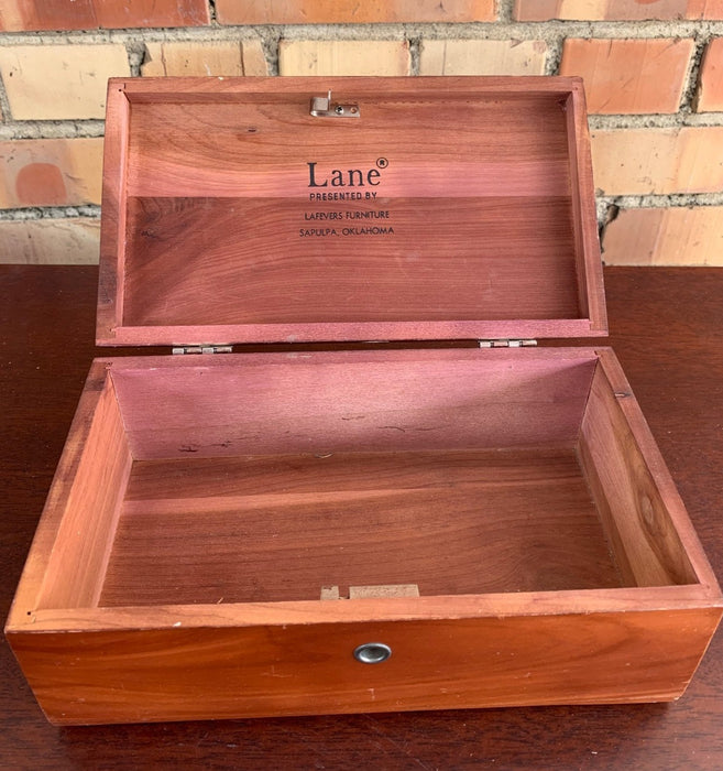 SMALL CEDAR BOX
