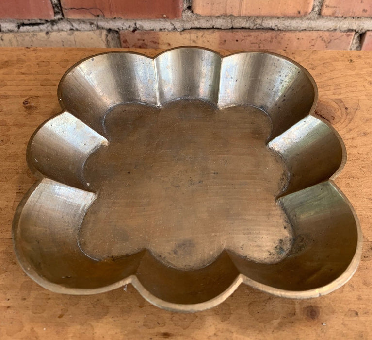 BRASS SMALL RUFFLED EDGE TRAY