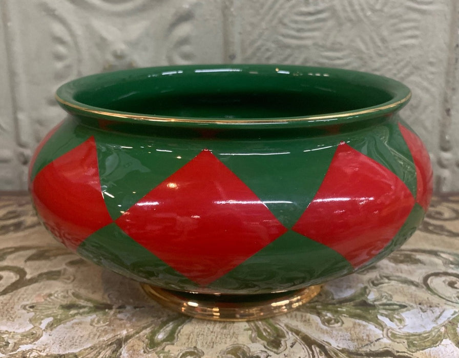 NOT OLD RED AND GREEN DIAMONDS PATTERN BOWL