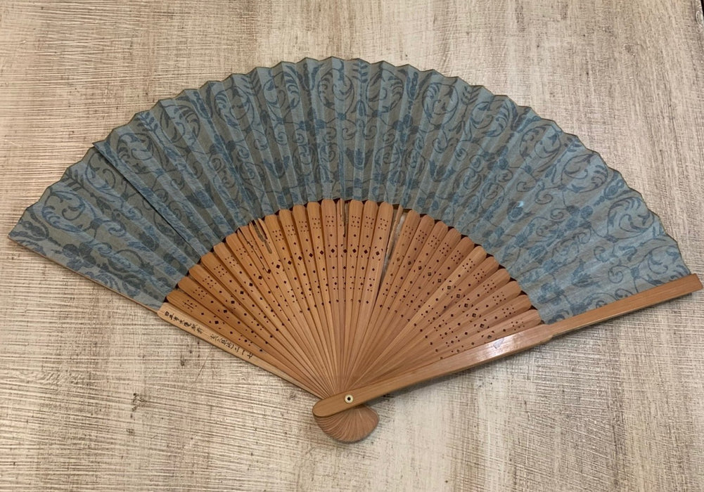 GREYISH BLUE SCROLLY CHINESE FAN