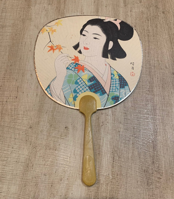 WOOD HANDLED GEISHA FAN