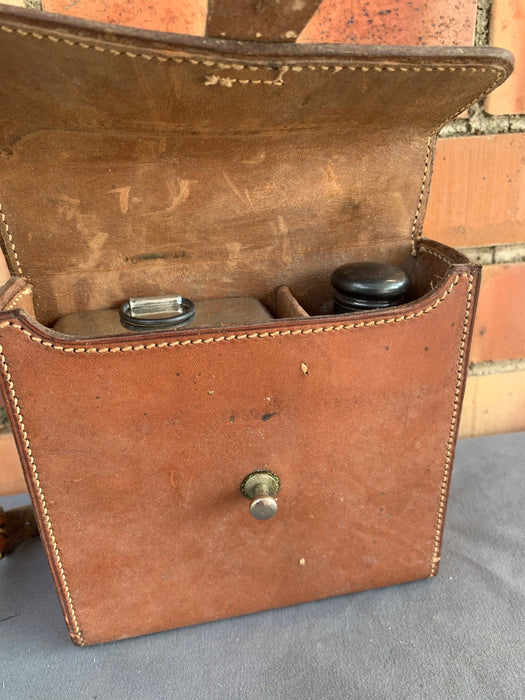 SHEFFIELD SANDWICH BOX AND FLASK IN LEATHER CASE