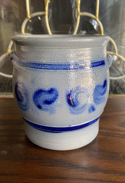 SMALL BLUE AND WHITE SALT GLAZED CROCK