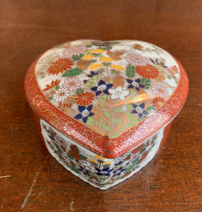 SMALL HEART SHAPED ASIAN BOX