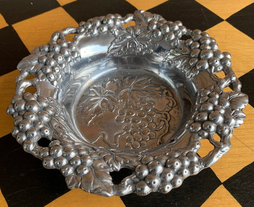 SMALL ALUMINUM GRAPE DISH