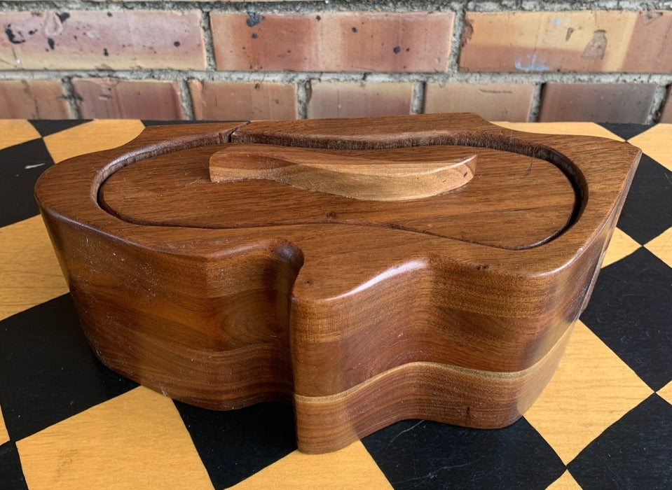 ASYMETRICAL WALNUT BOX