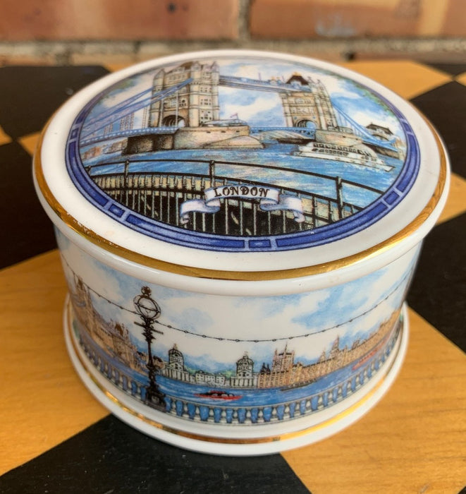 LONDON BRIDGE ROUND PORCELAIN BOX