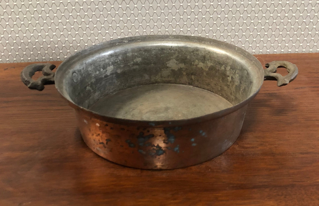 SMALL 8" COPPER POT WITH TWO SMALL SIDE HANDLES
