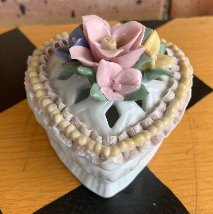 PORCELAIN HEART TRINKET BOX WITH FLOWERS - AS FOUND