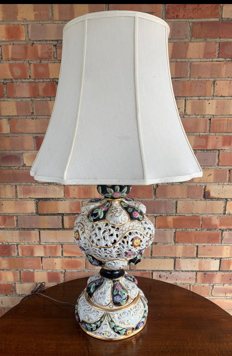 LARGE CAPODIMONTE STYLE LAMP