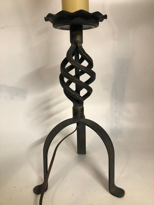 TWISTED IRON BASE LAMP