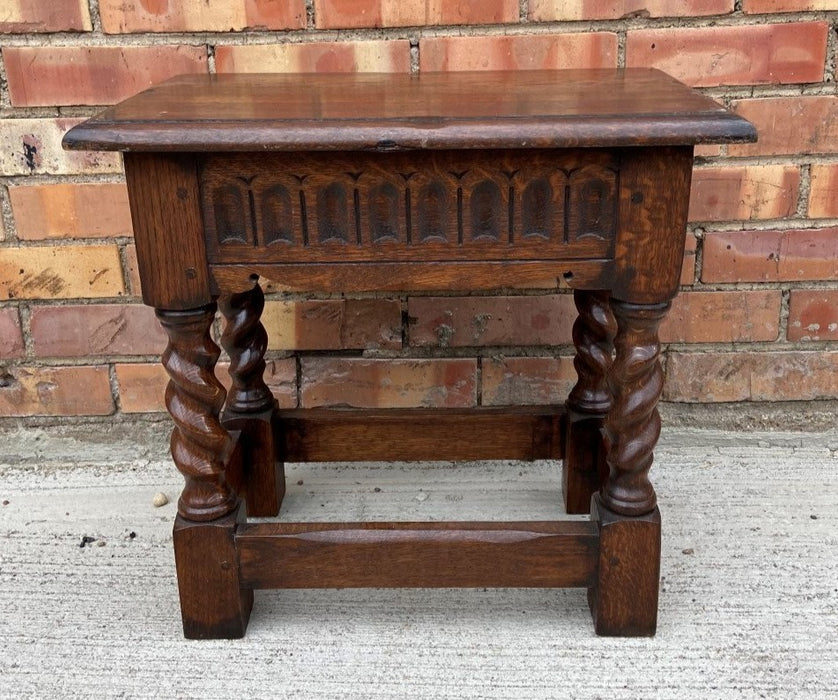 BARLEY TWIST OAK JOINT STOOL