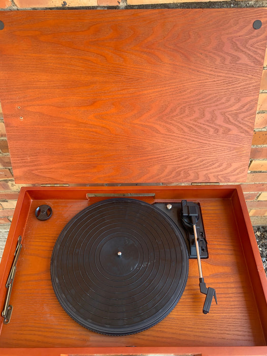 TABLETOP RADIO AND TURNTABLE - NOT OLD